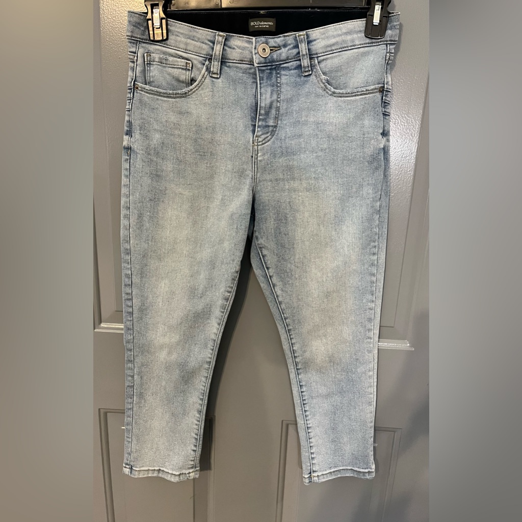 Bold Elements Denim Capris